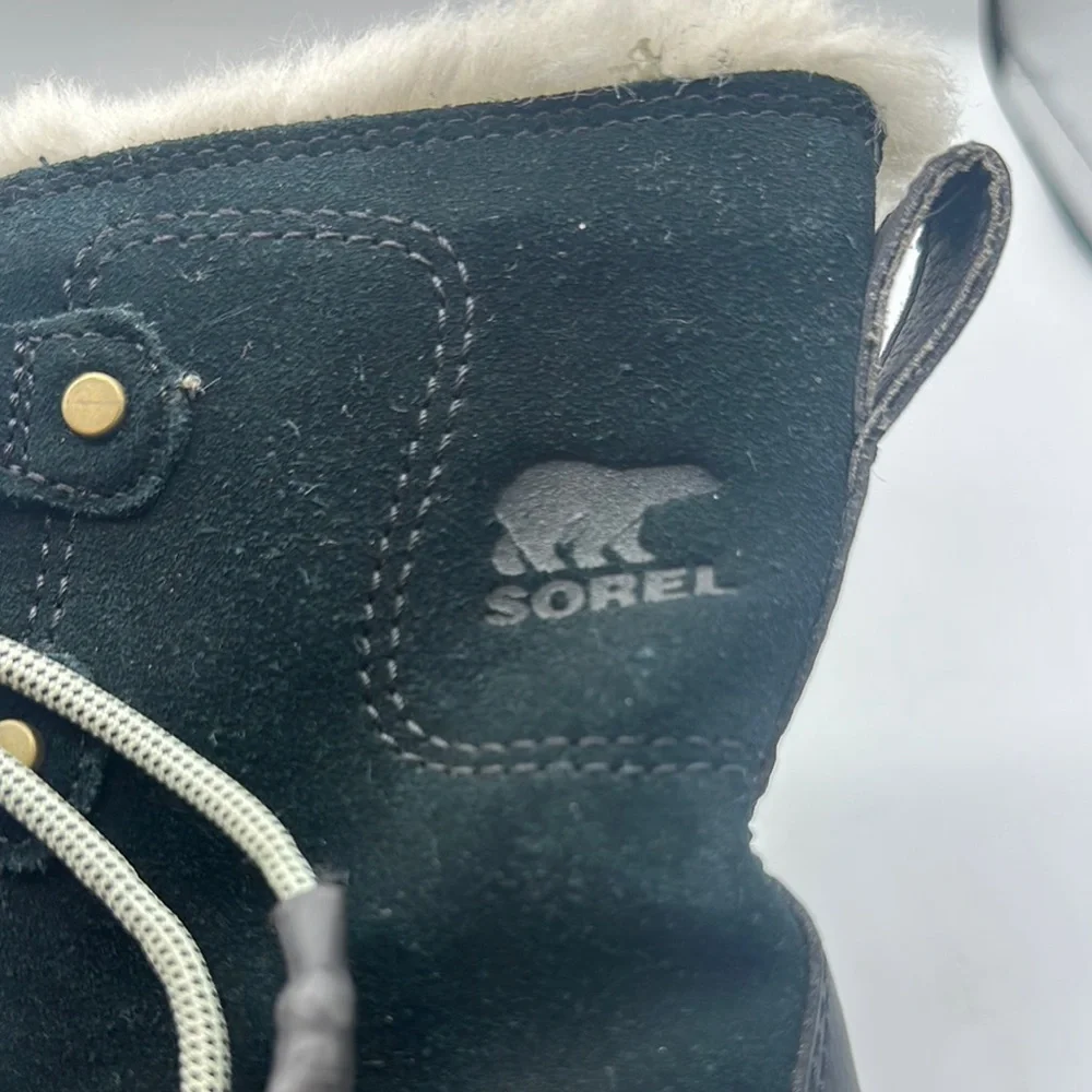 Sorel Sz 4 Black and White‎ Boots with Fur Lining